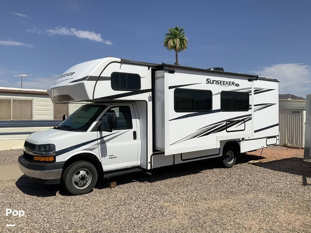 Call now about this 2022 Forest River Sunseeker LE 2550DS! 2022 Forest River Sunseeker LE 2550DS - Used Class C For Sale by Pop RVs in Apache Junction, Arizona features Air Conditioning, Leveling Jacks, Slideout, Generator, Awning