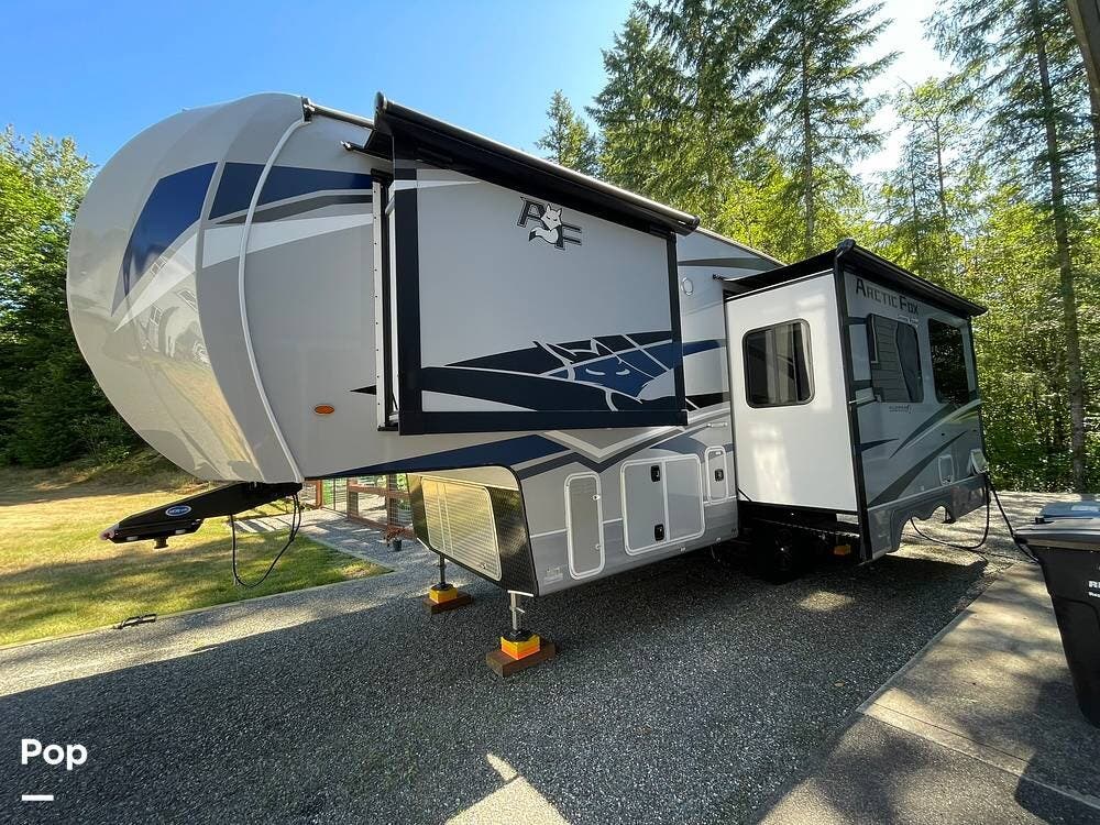 Call now about this 2023 Northwood Arctic Fox 27-5L! 2023 Northwood Arctic Fox 27-5L - Used Fifth Wheel For Sale by Pop RVs in Maple Valley, Washington features Air Conditioning, Awning, Slideout, Leveling Jacks