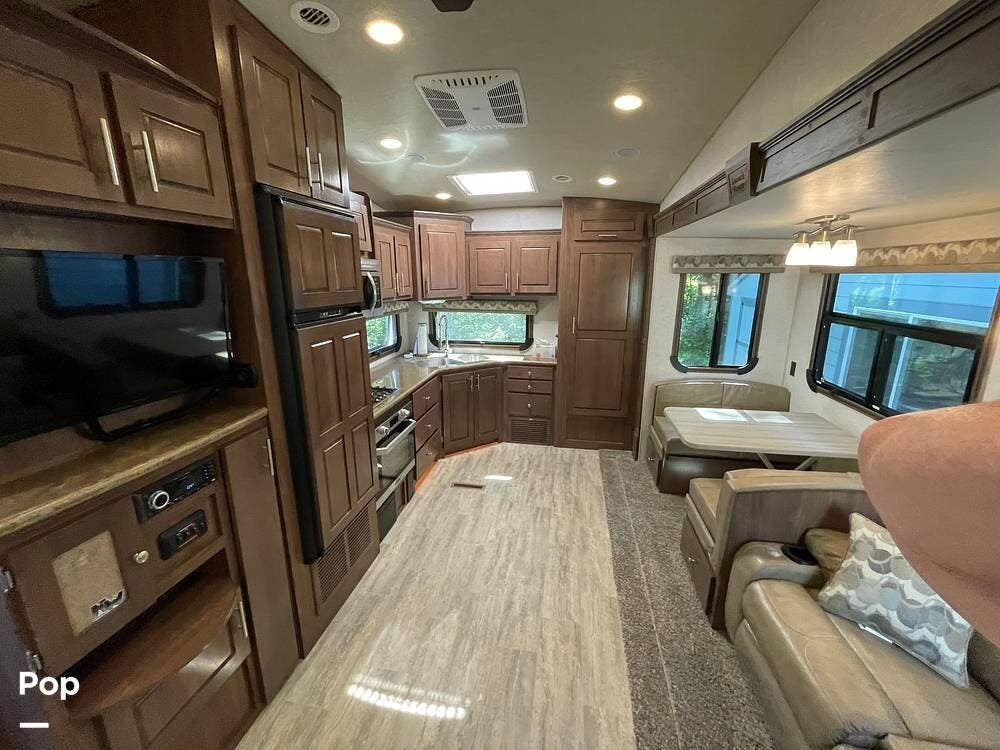 Contact us now about this 2023 Northwood Arctic Fox 27-5L! 2023 Arctic Fox 27-5L by Northwood from Pop RVs in Maple Valley, Washington