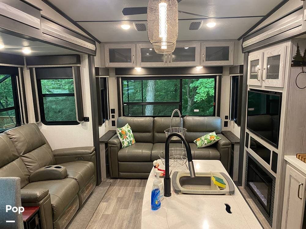 Call now about this 2021 Keystone Montana High Country 295RL! 2021 Keystone Montana High Country 295RL - Used Fifth Wheel For Sale by Pop RVs in Wilmington, Ohio features Air Conditioning, Awning, Leveling Jacks, Slideout