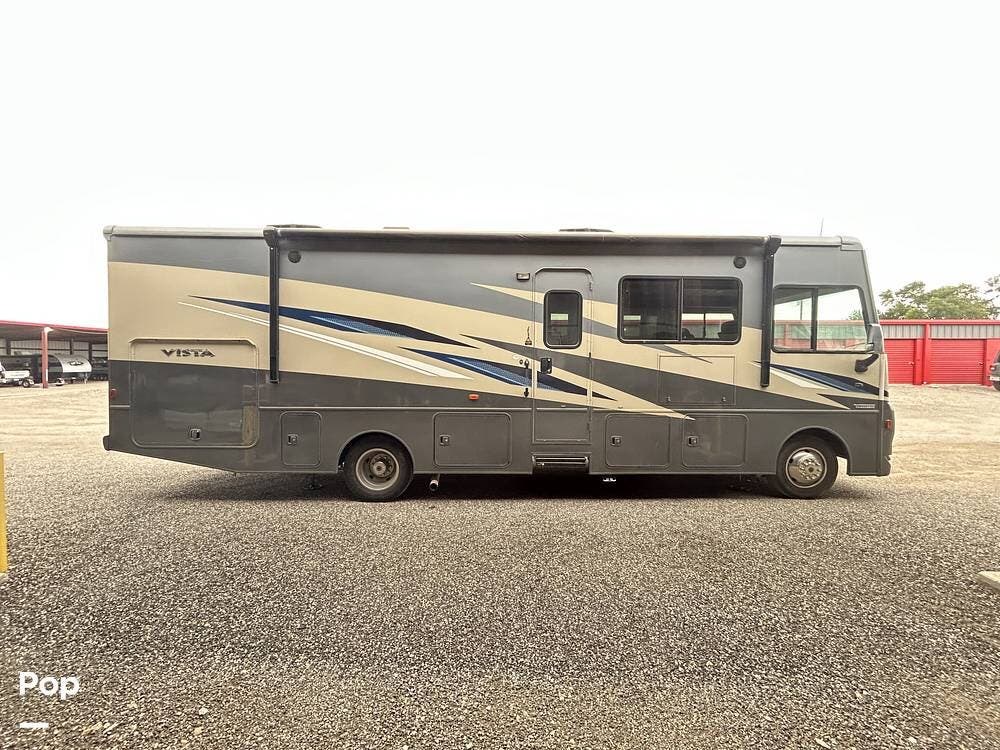 Call now about this 2021 Winnebago Vista 31B! 2021 Winnebago Vista 31B - Used Class A For Sale by Pop RVs in Godley, Texas features Leveling Jacks, Air Conditioning, Slideout, Awning, Generator