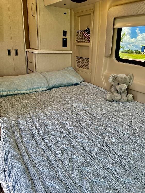 Contact us now about this 2023 Thor Motor Coach Rize 18M! 2023 Rize 18M by Thor Motor Coach from Pop RVs in Land O Lakes, Florida