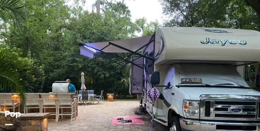 Call now about this 2015 Jayco Greyhawk 31FS! 2015 Jayco Greyhawk 31FS - Used Class C For Sale by Pop RVs in Clifton Park, New York features Leveling Jacks, Slideout, Awning, Air Conditioning, Generator