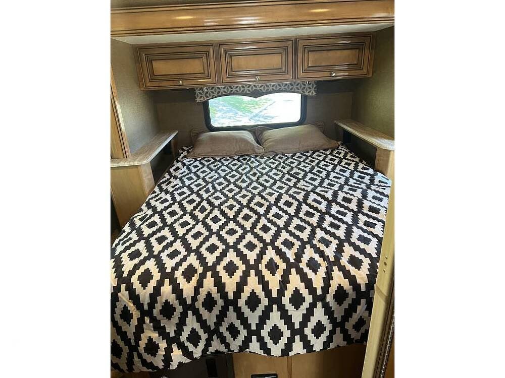 Contact us now about this 2016 Thor Motor Coach Siesta 24SR! 2016 Siesta 24SR by Thor Motor Coach from Pop RVs in Bakersfield, California