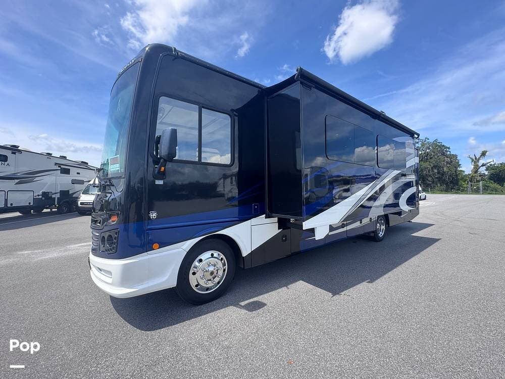 Call now about this 2018 Fleetwood Bounder 35K! 2018 Fleetwood Bounder 35K - Used Class A For Sale by Pop RVs in Wildwood, Florida features Leveling Jacks, Air Conditioning, Generator, Slideout, Awning
