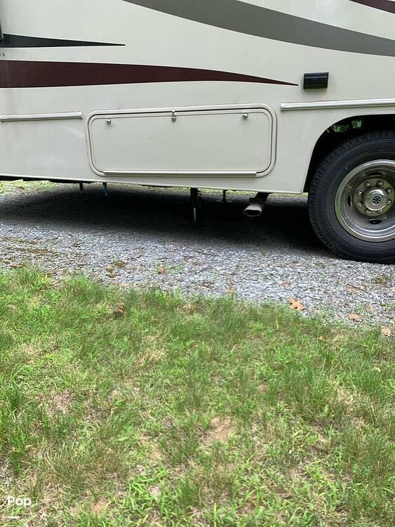 Call now about this 2017 Coachmen Leprechaun 319MB! 2017 Coachmen Leprechaun 319MB - Used Class C For Sale by Pop RVs in Swanzey, New Hampshire features Generator, Air Conditioning, Awning, Slideout, Leveling Jacks