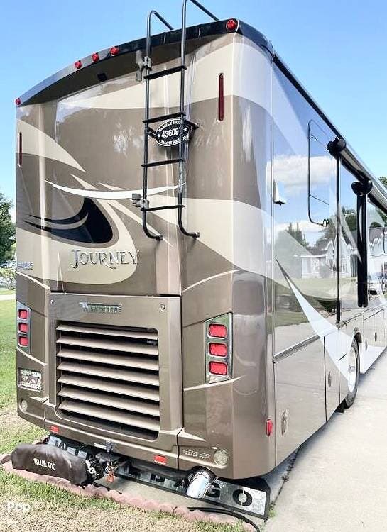 Call now about this 2016 Winnebago Journey 40R! 2016 Winnebago Journey 40R - Used Diesel Pusher For Sale by Pop RVs in Bonaire, Georgia features Slideout, Air Conditioning, Awning, Generator, Leveling Jacks