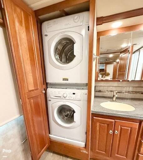 Contact us now about this 2016 Winnebago Journey 40R! 2016 Journey 40R by Winnebago from Pop RVs in Bonaire, Georgia