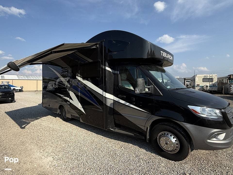 Call now about this 2021 Thor Motor Coach Tiburon 24RW! 2021 Thor Motor Coach Tiburon 24RW - Used Class C For Sale by Pop RVs in Hilliard, Ohio features Generator, Slideout, Awning, Leveling Jacks, Air Conditioning