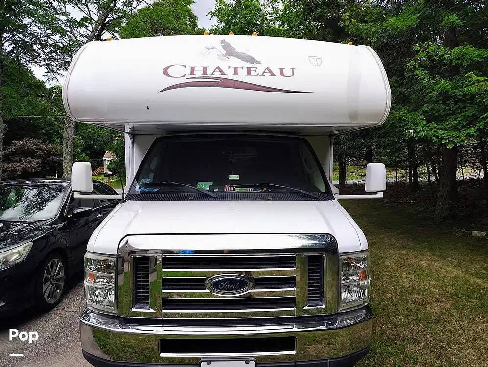 Call now about this 2012 Thor Motor Coach Chateau 28A! 2012 Thor Motor Coach Chateau 28A - Used Class C For Sale by Pop RVs in Avon, Massachusetts features Awning, Air Conditioning, Generator