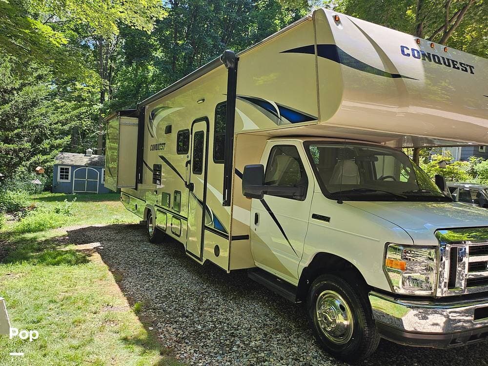 Call now about this 2018 Gulf Stream Conquest 6317! 2018 Gulf Stream Conquest 6317 - Used Class C For Sale by Pop RVs in East Hampton, Connecticut features Generator, Awning, Slideout, Air Conditioning