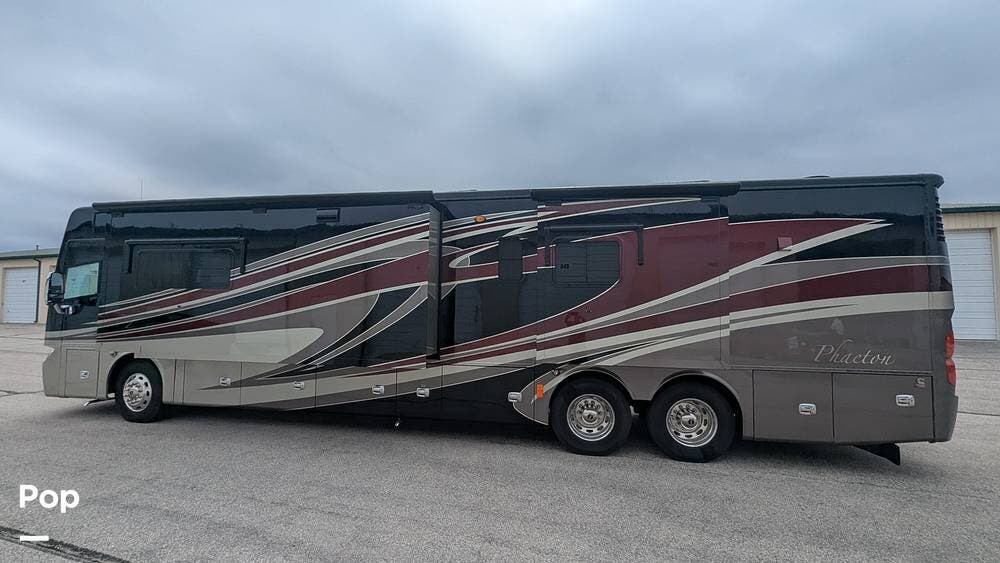 Call now about this 2014 Tiffin Phaeton 42LH! 2014 Tiffin Phaeton 42LH - Used Diesel Pusher For Sale by Pop RVs in Fort Wayne, Indiana features Leveling Jacks, Air Conditioning, Slideout, Awning, Generator