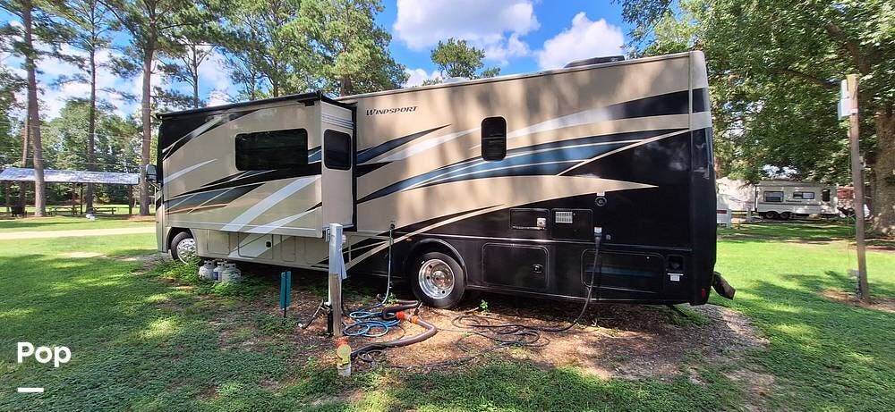 Call now about this 2021 Thor Motor Coach Windsport 34R! 2021 Thor Motor Coach Windsport 34R - Used Class A For Sale by Pop RVs in Headland, Alabama features Slideout, Leveling Jacks, Awning, Air Conditioning, Generator
