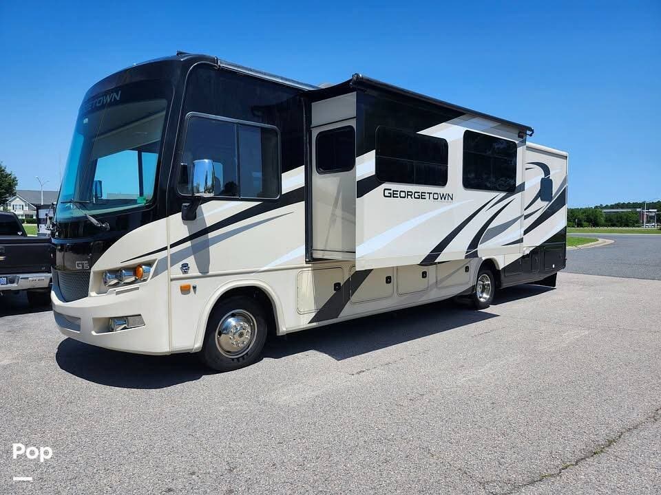 Call now about this 2019 Forest River Georgetown GT5 31R5! 2019 Forest River Georgetown GT5 31R5 - Used Class A For Sale by Pop RVs in Chesapeake, Virginia features Generator, Awning, Air Conditioning, Slideout