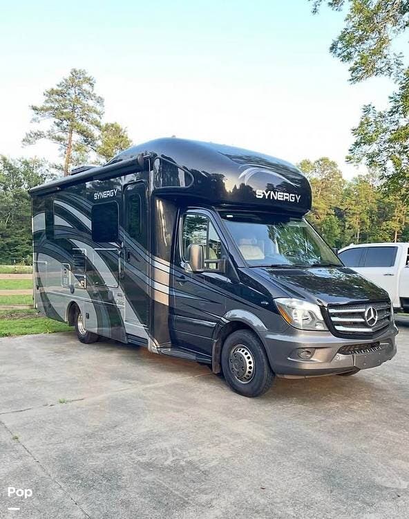 Call now about this 2017 Thor Motor Coach Synergy SP24! 2017 Thor Motor Coach Synergy SP24 - Used Class C For Sale by Pop RVs in Selma, North Carolina features Awning, Air Conditioning, Slideout, Generator