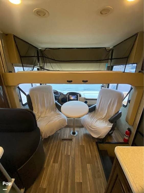 Call now about this 2018 Thor Motor Coach Miramar 37.1! 2018 Thor Motor Coach Miramar 37.1 - Used Class A For Sale by Pop RVs in Perry, Utah features Slideout, Generator, Air Conditioning