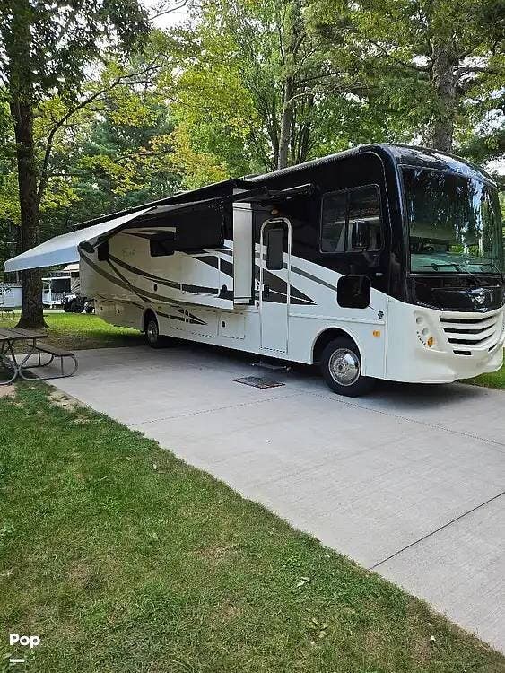 Contact us now about this 2019 Fleetwood Flair 35R! 2019 Flair 35R by Fleetwood from Pop RVs in Riverview, Michigan