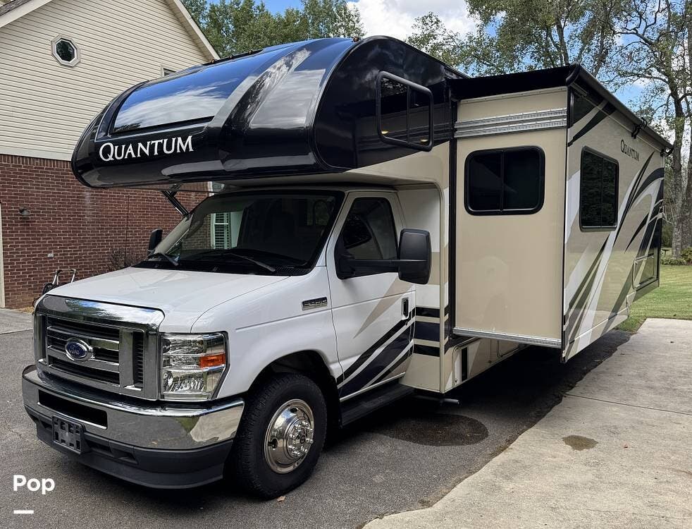 Call now about this 2021 Thor Motor Coach Quantum GS27! 2021 Thor Motor Coach Quantum GS27 - Used Class C For Sale by Pop RVs in Madison, Alabama features Generator, Awning, Slideout, Air Conditioning