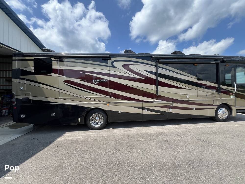 Call now about this 2017 Fleetwood Discovery 38K! 2017 Fleetwood Discovery 38K - Used Diesel Pusher For Sale by Pop RVs in Bedford, Indiana features Air Conditioning, Slideout, Leveling Jacks, Awning, Generator