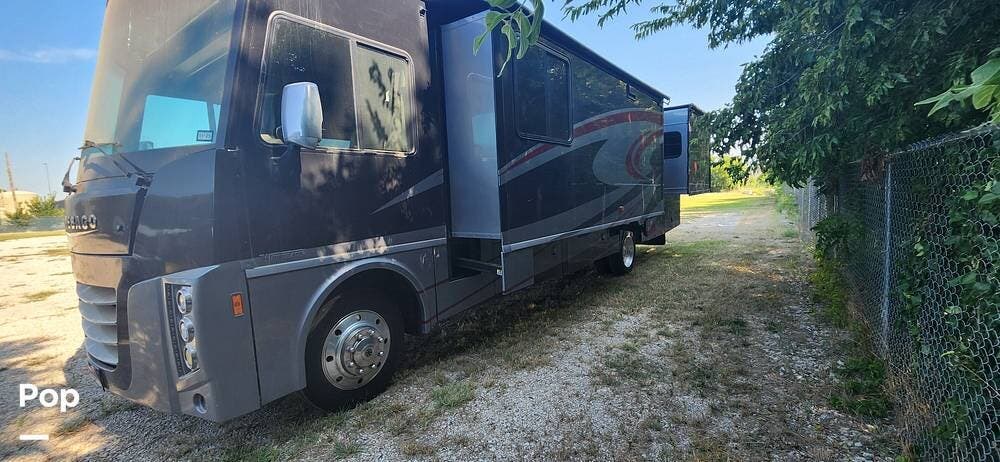 Call now about this 2016 Winnebago Sightseer 35G! 2016 Winnebago Sightseer 35G - Used Class A For Sale by Pop RVs in Argyle, Texas features Slideout, Leveling Jacks, Awning, Air Conditioning, Generator