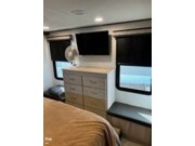 Call now about this 2021 Alliance RV Paradigm 340RL! 2021 Alliance RV Paradigm 340RL - Used Fifth Wheel For Sale by Pop RVs in Edgemont, South Dakota features Slideout, Air Conditioning, Awning