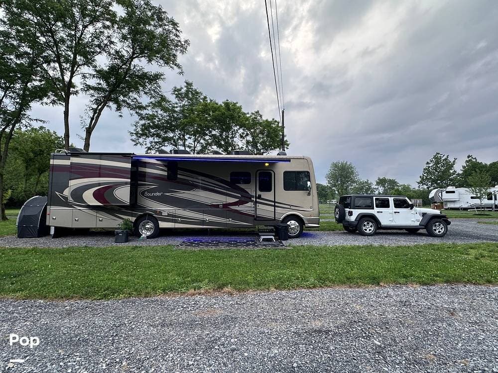 Contact us now about this 2018 Fleetwood Bounder 35K! 2018 Bounder 35K by Fleetwood from Pop RVs in Carlisle, Pennsylvania