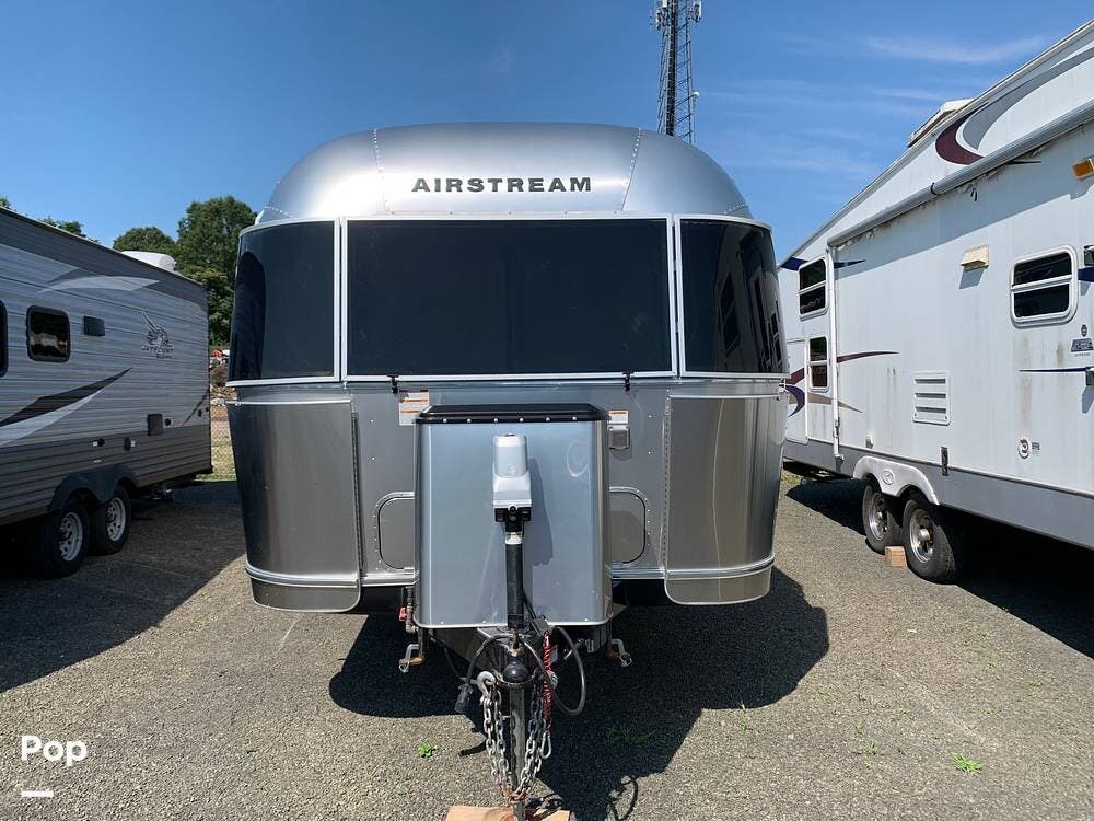 Contact us now about this 2017 Airstream International Serenity 27FB! 2017 International Serenity 27FB by Airstream from Pop RVs in Clinton, Connecticut