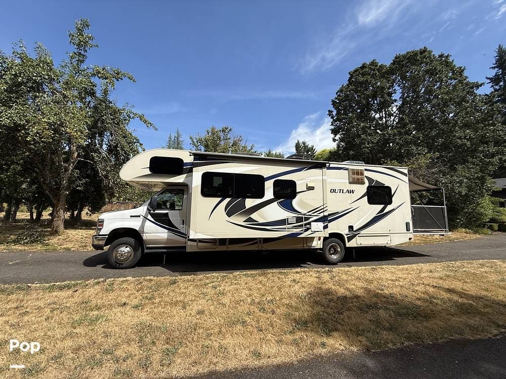 Contact us now about this 2017 Thor Motor Coach Outlaw 29H! 2017 Outlaw 29H by Thor Motor Coach from Pop RVs in Oregon City, Oregon