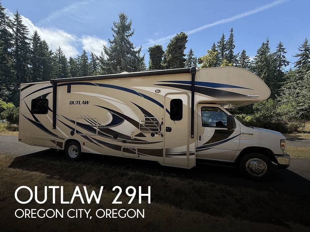 Email now about this 2017 Thor Motor Coach Outlaw 29H! Used 2017 Thor Motor Coach Outlaw 29H available in Oregon City, Oregon