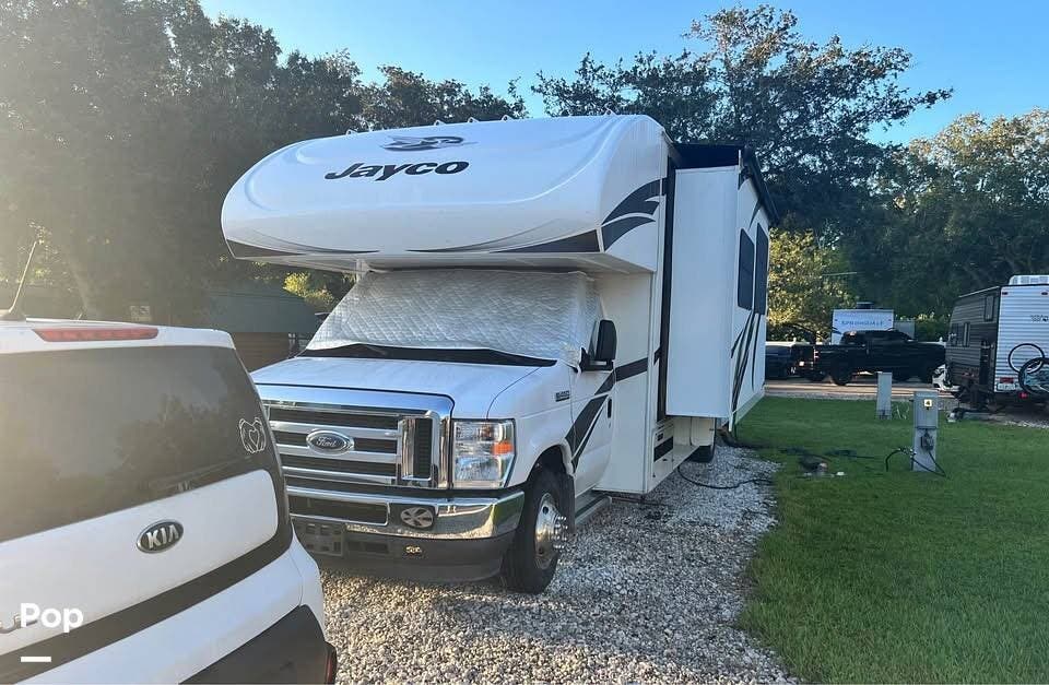Call now about this 2021 Jayco Redhawk 29XK! 2021 Jayco Redhawk 29XK - Used Class C For Sale by Pop RVs in Port Richey, Florida features Awning, Generator, Air Conditioning, Slideout