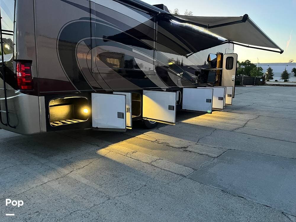 Contact us now about this 2018 Thor Motor Coach Miramar 35.3! 2018 Miramar 35.3 by Thor Motor Coach from Pop RVs in Roseville, California