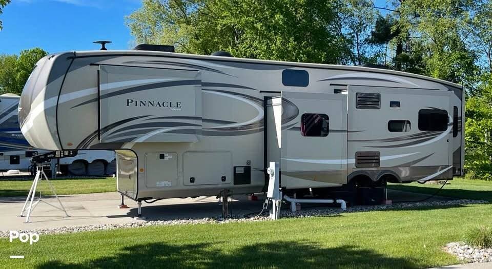 Call now about this 2019 Jayco Pinnacle 37MDQS! 2019 Jayco Pinnacle 37MDQS - Used Fifth Wheel For Sale by Pop RVs in South Haven, Michigan features Leveling Jacks, Awning, Air Conditioning, Slideout
