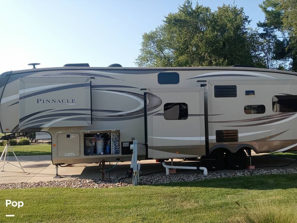 Used 2019 Jayco Pinnacle 37MDQS available in South Haven, Michigan