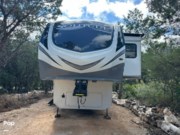 Call now about this 2022 Grand Design Solitude 375RES-R! 2022 Grand Design Solitude 375RES-R - Used Fifth Wheel For Sale by Pop RVs in Canyon Lake, Texas features Slideout, Awning, Air Conditioning