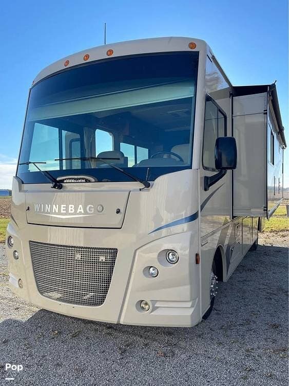 Call now about this 2018 Winnebago Vista 29VE! 2018 Winnebago Vista 29VE - Used Class A For Sale by Pop RVs in Highland, Illinois features Slideout, Air Conditioning, Generator, Awning, Leveling Jacks