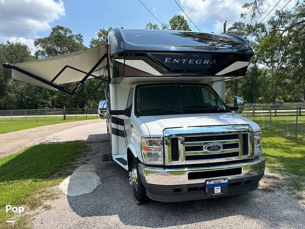 Call now about this 2021 Entegra Coach Esteem 31F! 2021 Entegra Coach Esteem 31F - Used Class C For Sale by Pop RVs in Cleveland, Texas features Leveling Jacks, Awning, Air Conditioning, Generator, Slideout