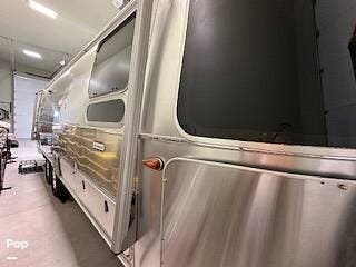 Call now about this 2023 Airstream International 27FB Twin! 2023 Airstream International 27FB Twin - Used Travel Trailer For Sale by Pop RVs in Apple Valley, Utah features Awning, Air Conditioning