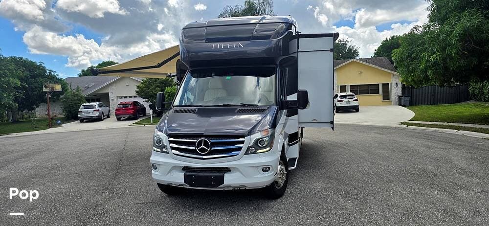 Call now about this 2018 Tiffin Wayfarer 24FW! 2018 Tiffin Wayfarer 24FW - Used Class C For Sale by Pop RVs in West Palm Beach, Florida features Slideout, Awning, Generator, Leveling Jacks, Air Conditioning