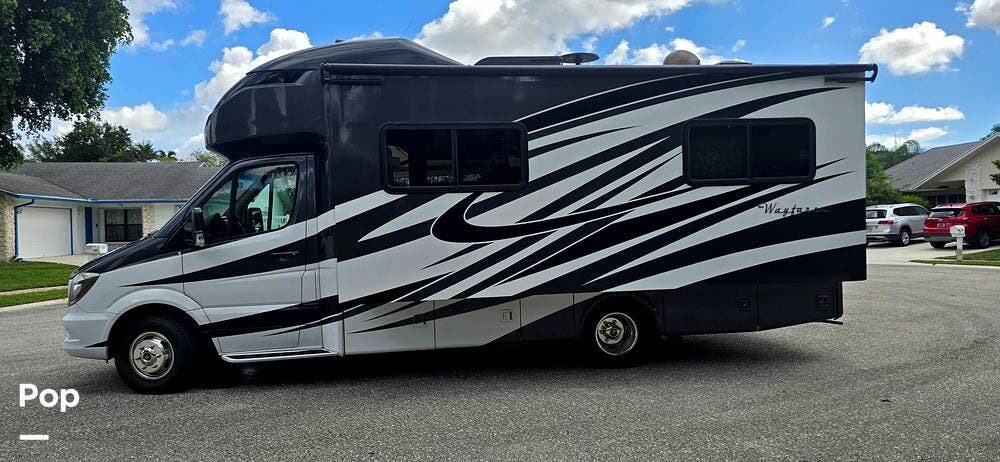 Contact us now about this 2018 Tiffin Wayfarer 24FW! 2018 Wayfarer 24FW by Tiffin from Pop RVs in West Palm Beach, Florida