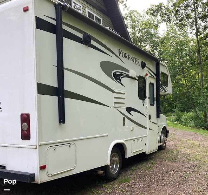 Call now about this 2015 Forest River Forester LE 2251S! 2015 Forest River Forester LE 2251S - Used Class C For Sale by Pop RVs in Weyerhaeuser, Wisconsin features Awning, Air Conditioning, Generator, Slideout