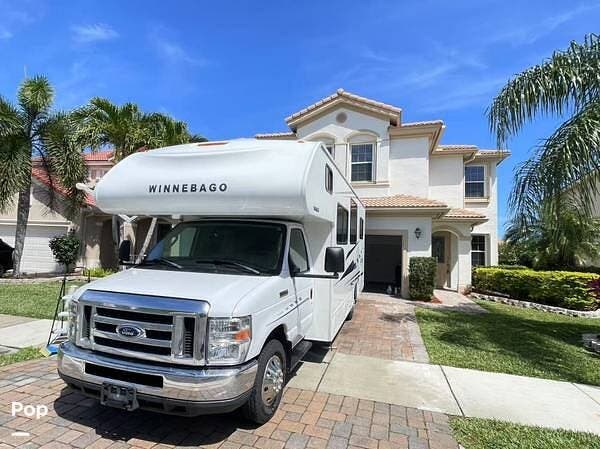 Call now about this 2019 Winnebago Outlook 25J! 2019 Winnebago Outlook 25J - Used Class C For Sale by Pop RVs in Issaquah, Washington features Generator, Air Conditioning, Awning