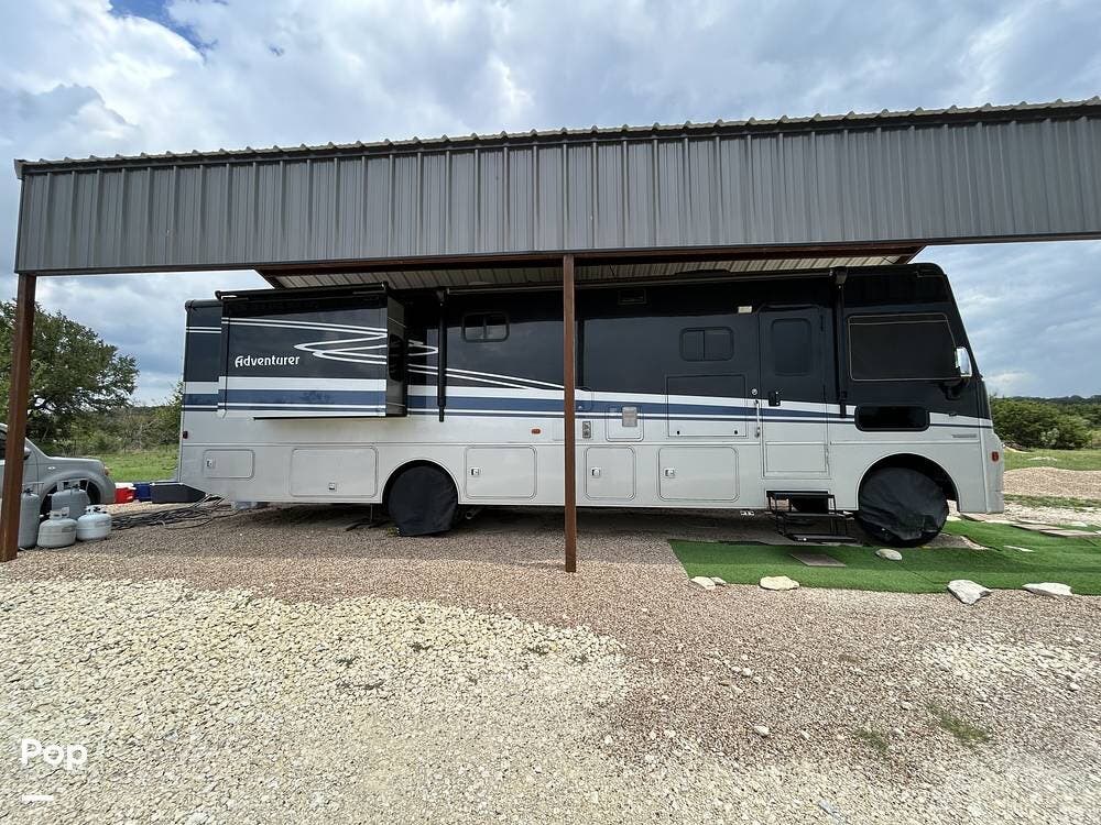Call now about this 2022 Winnebago Adventurer 35F! 2022 Winnebago Adventurer 35F - Used Class A For Sale by Pop RVs in Jonesboro, Texas features Slideout, Air Conditioning, Leveling Jacks, Awning, Generator