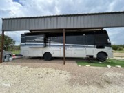 Call now about this 2022 Winnebago Adventurer 35F! 2022 Winnebago Adventurer 35F - Used Class A For Sale by Pop RVs in Jonesboro, Texas features Slideout, Air Conditioning, Leveling Jacks, Awning, Generator