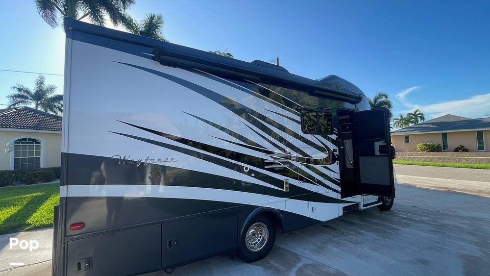 Contact us now about this 2018 Tiffin Wayfarer 24FW! 2018 Wayfarer 24FW by Tiffin from Pop RVs in Cape Coral, Florida