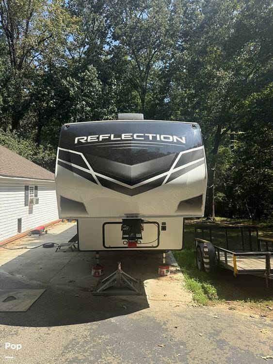 Call now about this 2021 Grand Design Reflection 311BHS! 2021 Grand Design Reflection 311BHS - Used Fifth Wheel For Sale by Pop RVs in Jackson, Tennessee features Slideout, Air Conditioning, Leveling Jacks, Awning