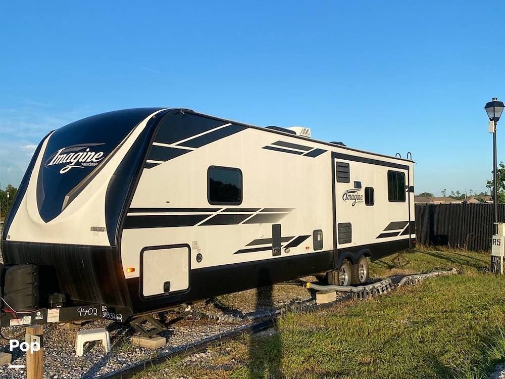 Call now about this 2021 Grand Design Imagine 3100RD! 2021 Grand Design Imagine 3100RD - Used Travel Trailer For Sale by Pop RVs in Lake Charles, Louisiana features Awning, Leveling Jacks, Air Conditioning, Slideout