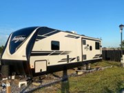 Call now about this 2021 Grand Design Imagine 3100RD! 2021 Grand Design Imagine 3100RD - Used Travel Trailer For Sale by Pop RVs in Lake Charles, Louisiana features Awning, Leveling Jacks, Air Conditioning, Slideout