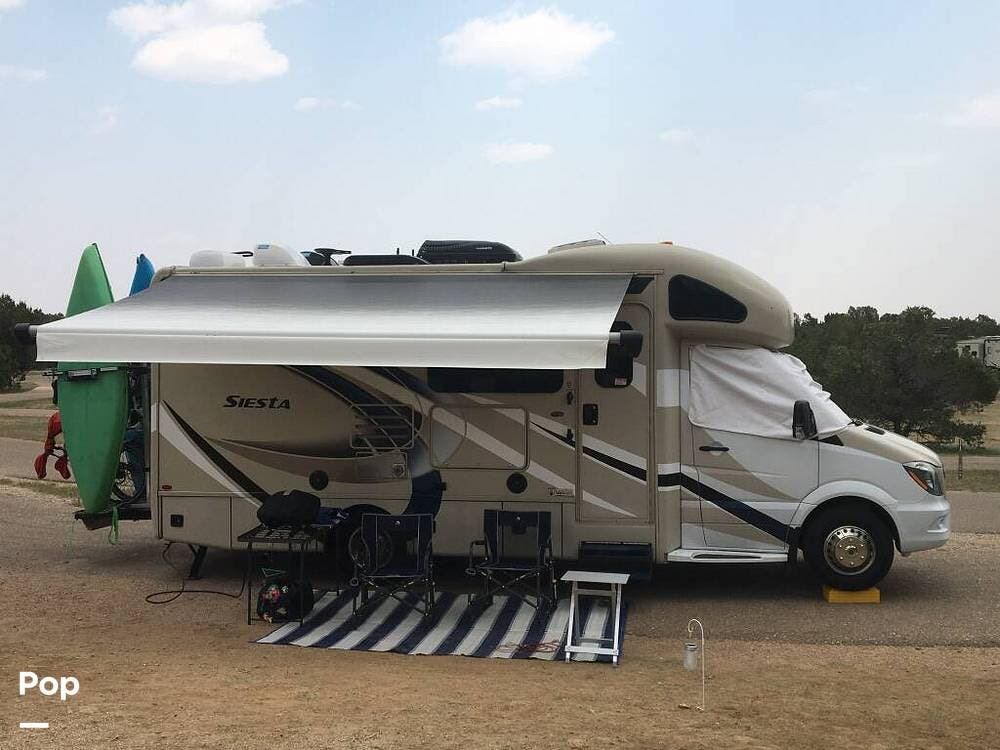 Call now about this 2018 Thor Motor Coach Siesta 24SS! 2018 Thor Motor Coach Siesta 24SS - Used Class C For Sale by Pop RVs in Silt, Colorado features Awning, Slideout, Generator, Air Conditioning