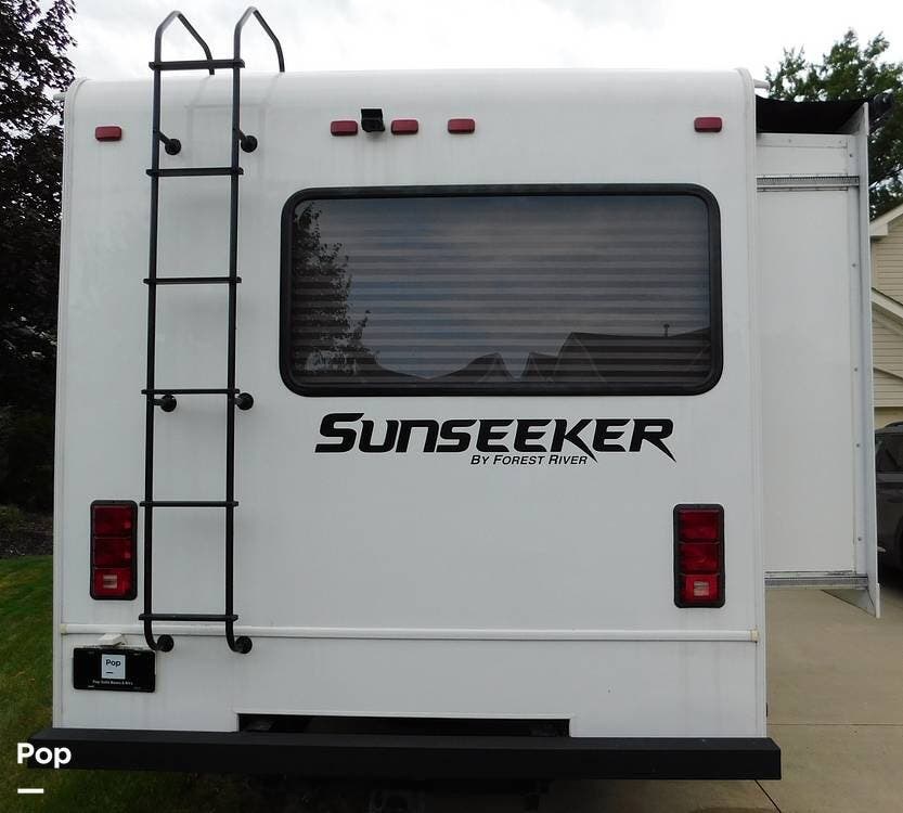 Contact us now about this 2015 Forest River Sunseeker 3170DS! 2015 Sunseeker 3170DS by Forest River from Pop RVs in Brook Park, Ohio
