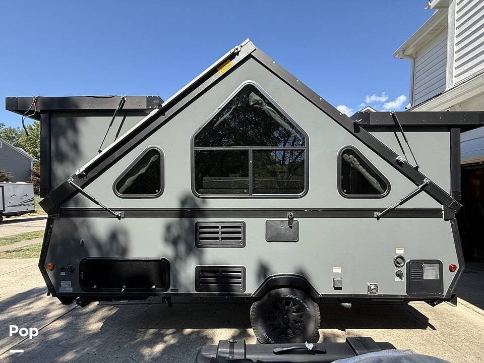Call now about this 2023 Aliner Evolution 15! 2023 Aliner Evolution 15 - Used Travel Trailer For Sale by Pop RVs in Gahanna, Ohio features Leveling Jacks, Air Conditioning